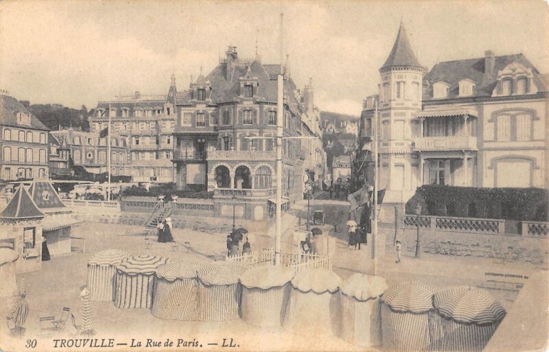 Carte postale ancienne Trouville La Rue De Paris