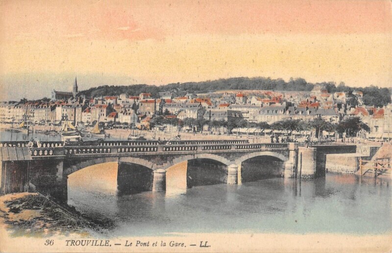Carte postale ancienne Trouville Le Pont De La Gare