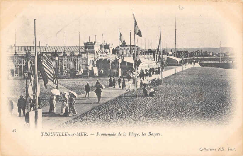 Carte postale ancienne Trouville Sur Mer Promenade De La Plage Les Bazars à Trouville-sur-Mer