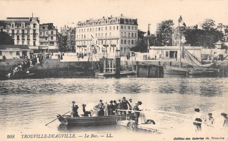 Carte postale ancienne Deauville Deauville Le Bac à Deauville