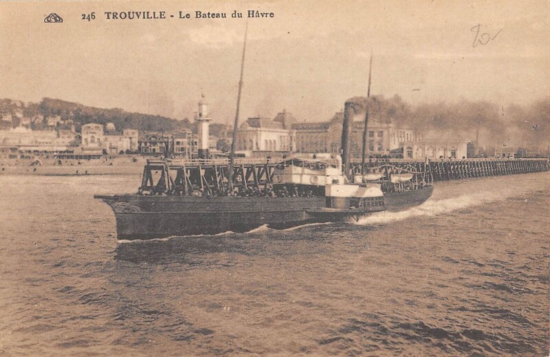 Carte postale ancienne Trouville Le Bateau Du Havre