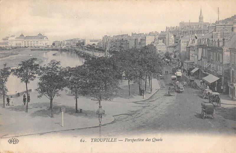 Carte postale ancienne Trouville Perspective Des Quais
