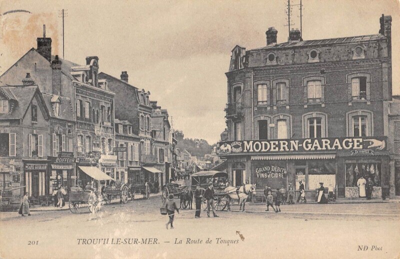 Carte postale ancienne Trouville Sur Mer La Route De Touques à Touques