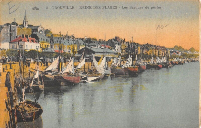 Carte postale ancienne Trouville Les Barques De Peche