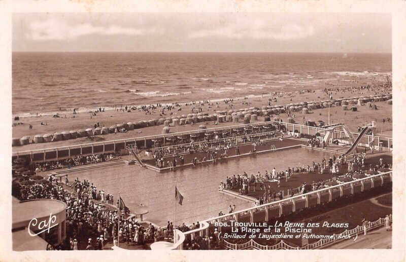 Carte postale ancienne Trouville La Plage Et Piscine
