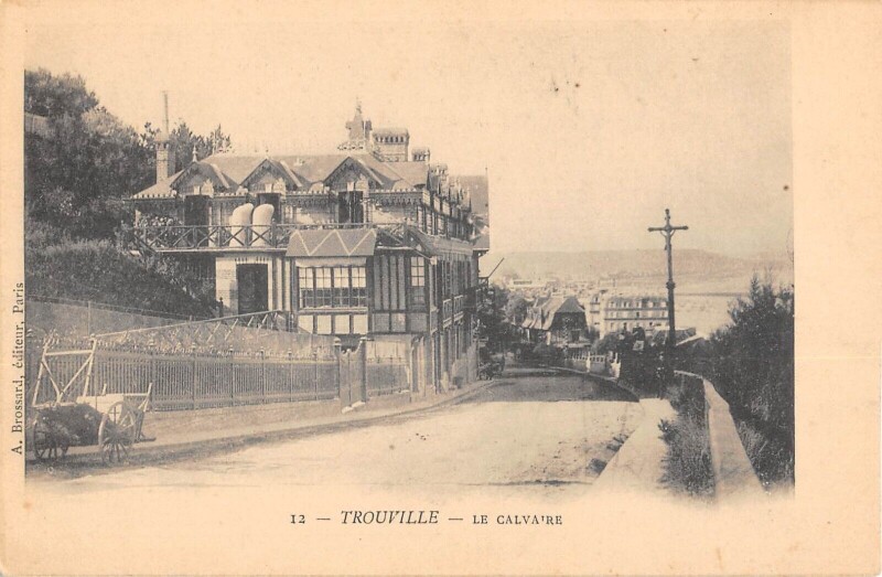 Carte postale ancienne Trouville Le Calvaire