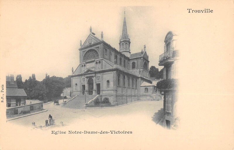 Carte postale ancienne Trouville Eglise Notre Dame Des Victoires
