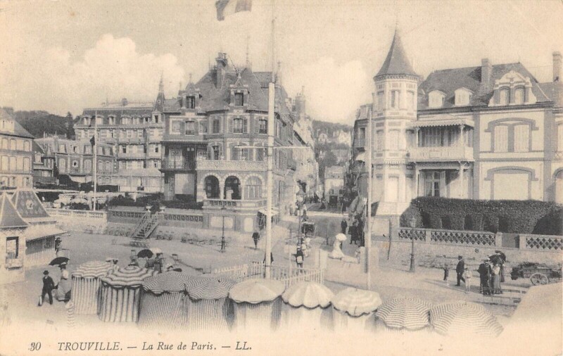 Carte postale ancienne Trouville La Rue De Paris