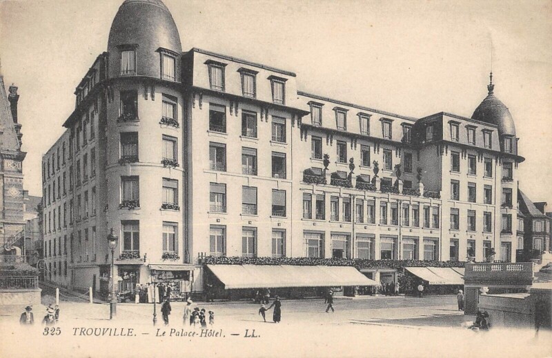 Carte postale ancienne Trouville Le Palace Hotel