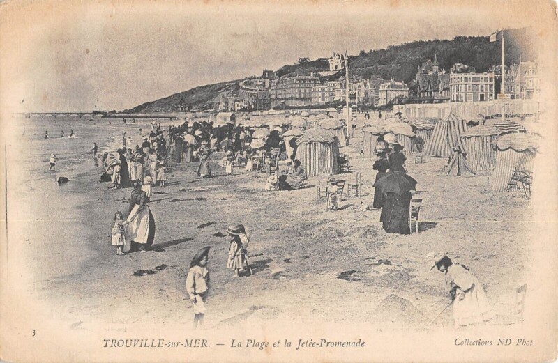 Carte postale ancienne Trouville La Plage Et La Jetee Promenade