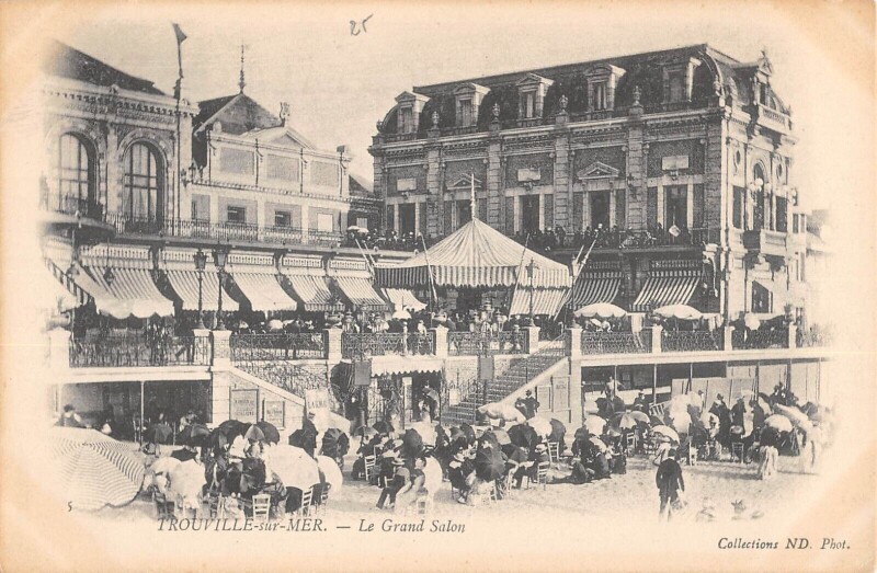 Carte postale ancienne Trouville Sur Mer Le Grand Salon à Trouville-sur-Mer