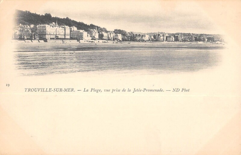 Carte postale ancienne Trouville Sur Mer La Plage Vue Prise De La Jetee Promenade à Trouville-sur-Mer