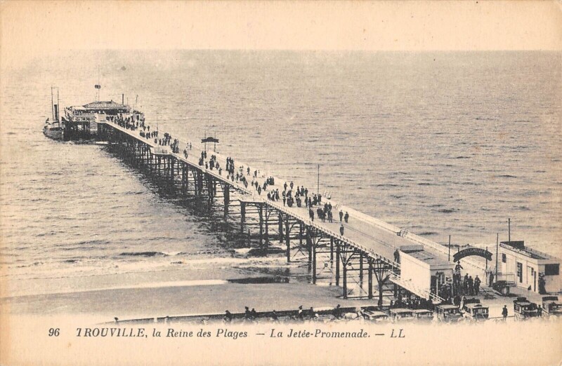 Carte postale ancienne Trouville La Jetee Promenade