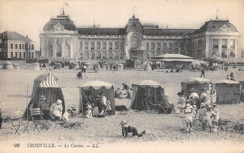 Carte postale ancienne Trouville Le Casino