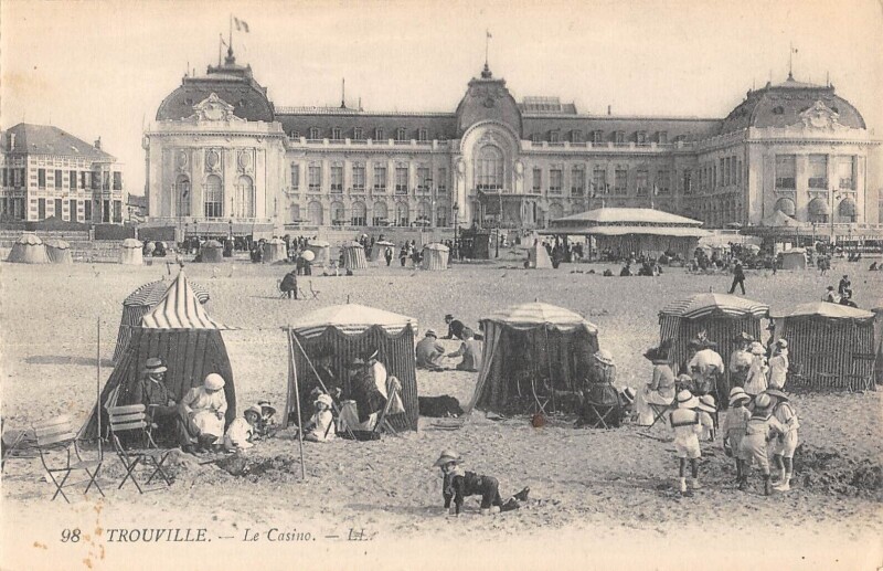 Carte postale ancienne Trouville Le Casino
