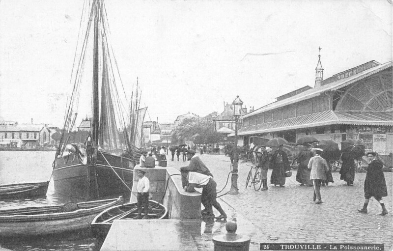 Carte postale ancienne Trouville La Poissonnerie