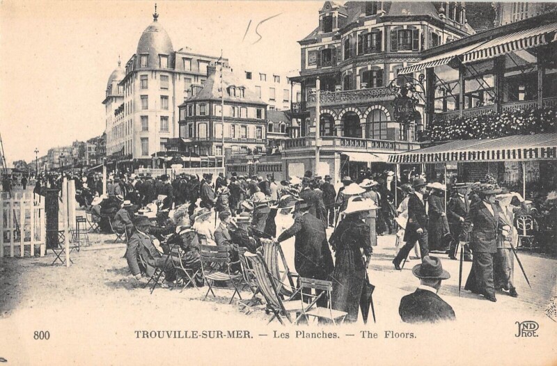 Carte postale ancienne Trouville Les Planches
