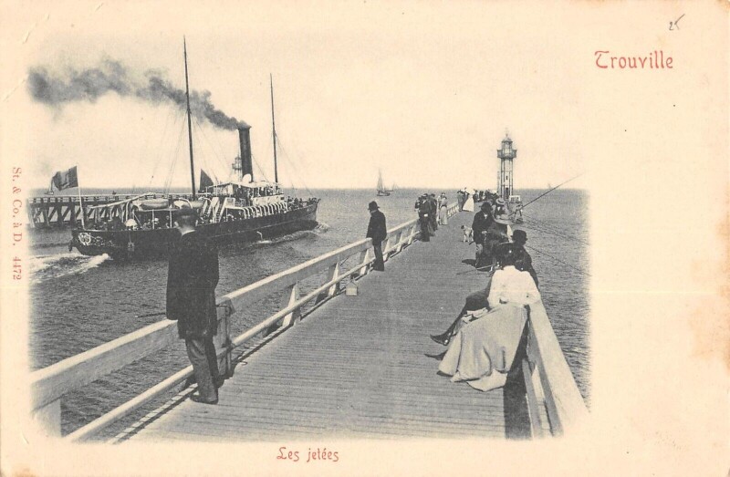 Carte postale ancienne Trouville Les Jetees