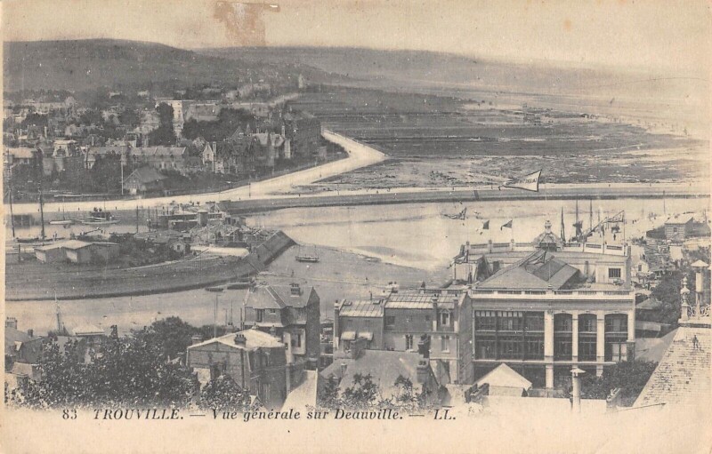 Carte postale ancienne Trouville Vue Generale Sur Deauville à Deauville