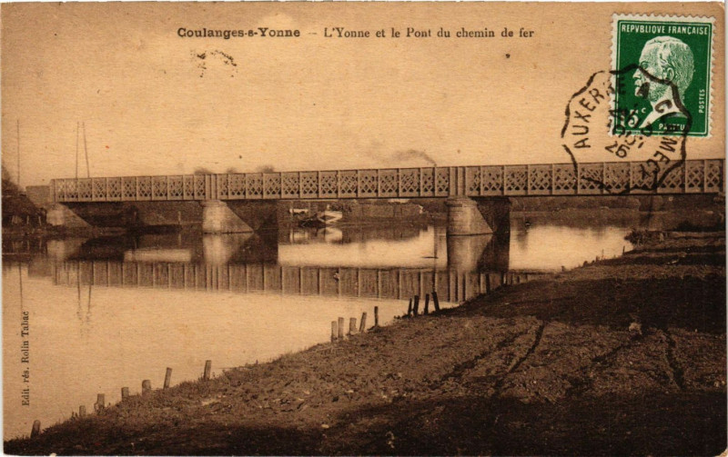 Carte postale ancienne Coulanges-sur-Yonne - L'Yonne et le Pont du Chemin de fer à Coulanges-sur-Yonne