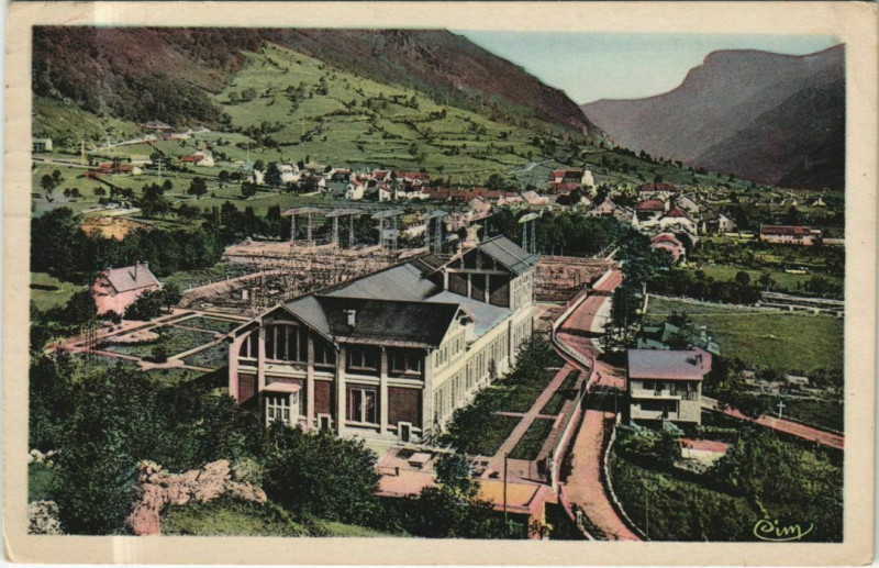 Carte postale ancienne Laruns Usine de l'Hourat et Vue sur Laruns à Laruns