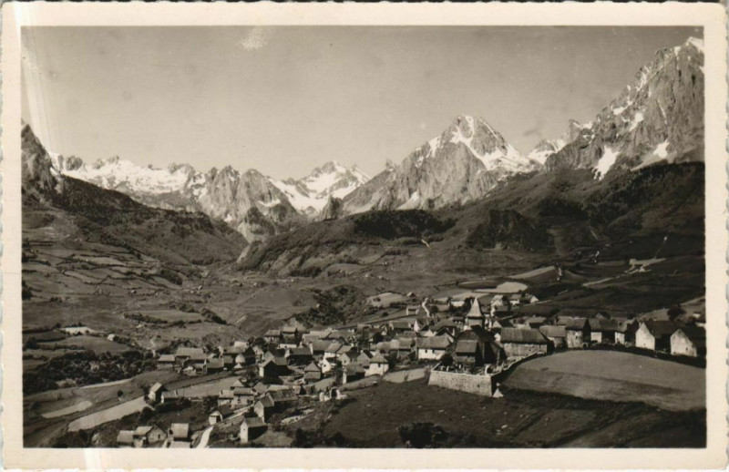 Carte postale ancienne Lescun Vue Generlae et le Cirque à Lescun