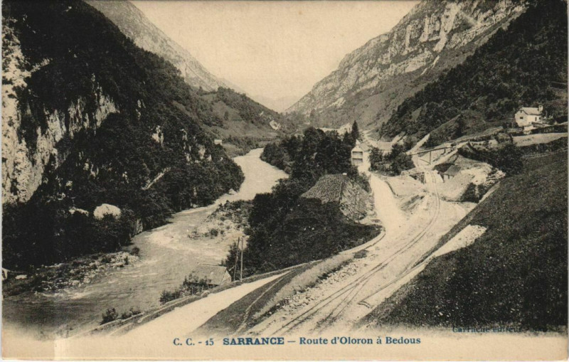 Carte postale ancienne Sarrance Route d'Oloron a Bedous à Bedous