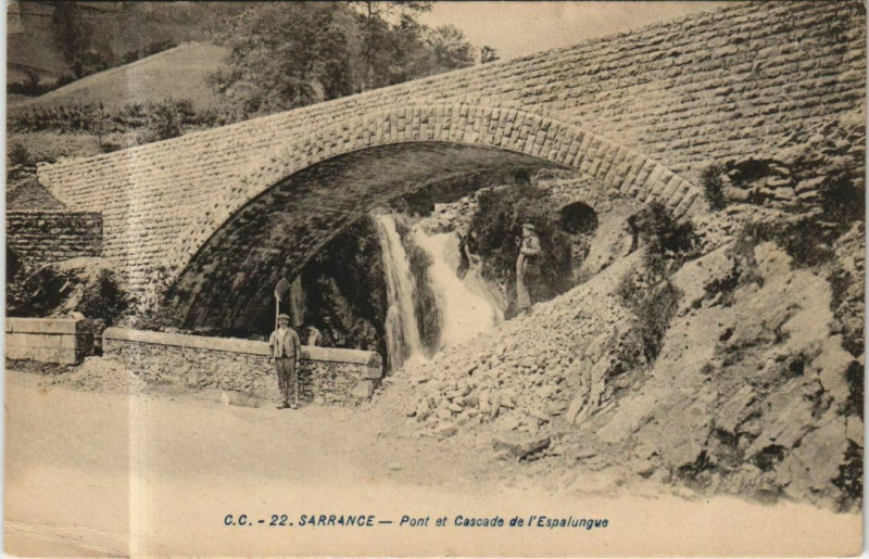 Carte postale ancienne Sarrance Pont et Cascade de l'Espalungue à Sarrance