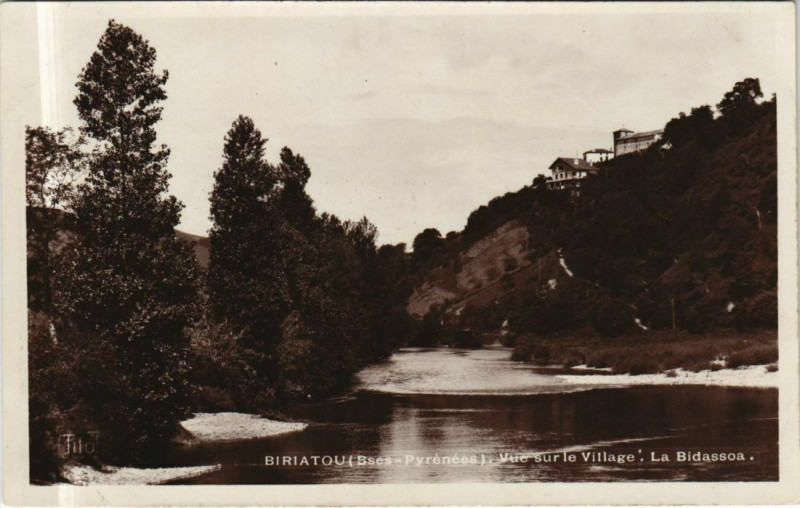 Carte postale ancienne Biriatou Vue sur le Village - La Bidassoa à Biriatou