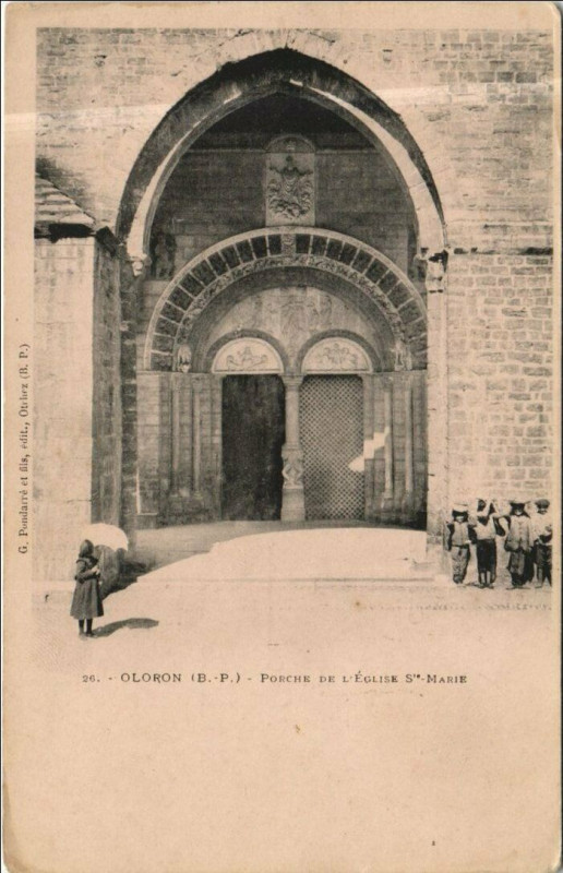 Carte postale ancienne Oloron-Sainte-Marie Porche de l'Eglise Sainte-Marie à Oloron-Sainte-Marie