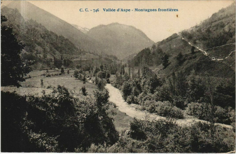 Carte postale ancienne Vallee d'Aspe - Montagnes Frontieres à Mont