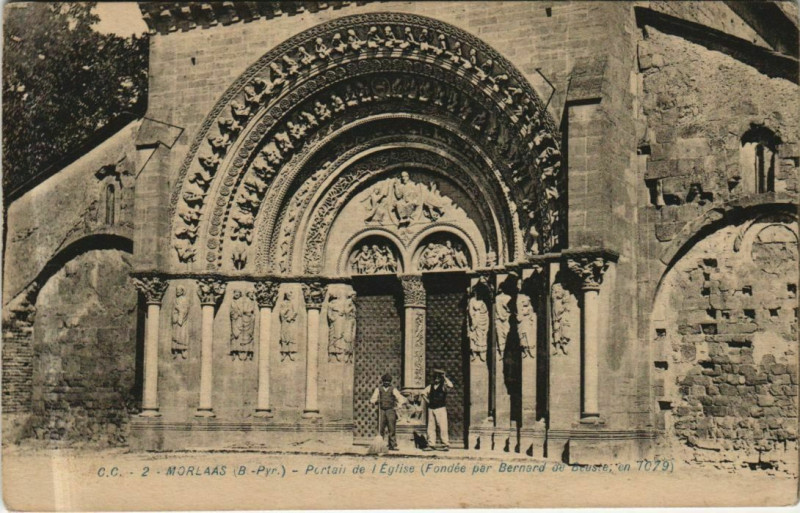 Carte postale ancienne Morlaas Portail de l'Eglise