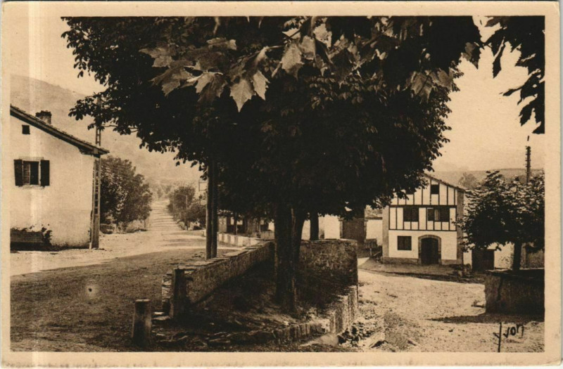 Carte postale ancienne Ainhoa La Route d'Espagne à Ainhoa