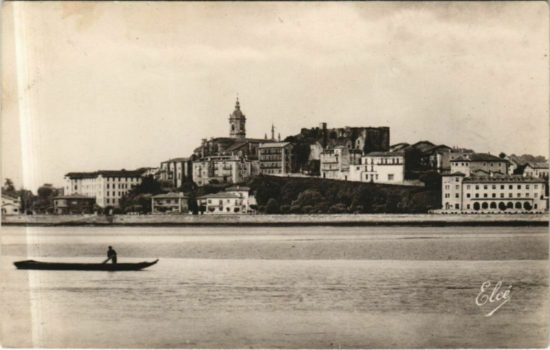 Carte postale ancienne Fontarabie et la Bidassoa vues d'Hendaye à Hendaye