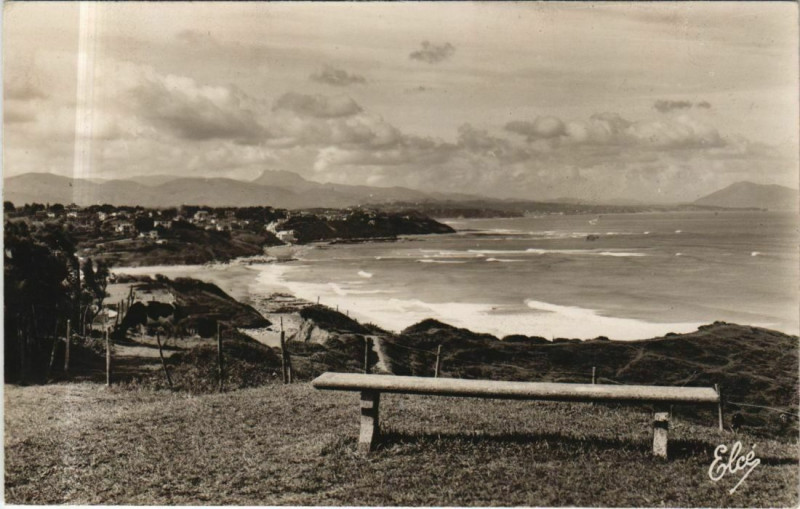 Carte postale ancienne Bidart La Plage - Au Fond les Mont Espagnols à Bidart