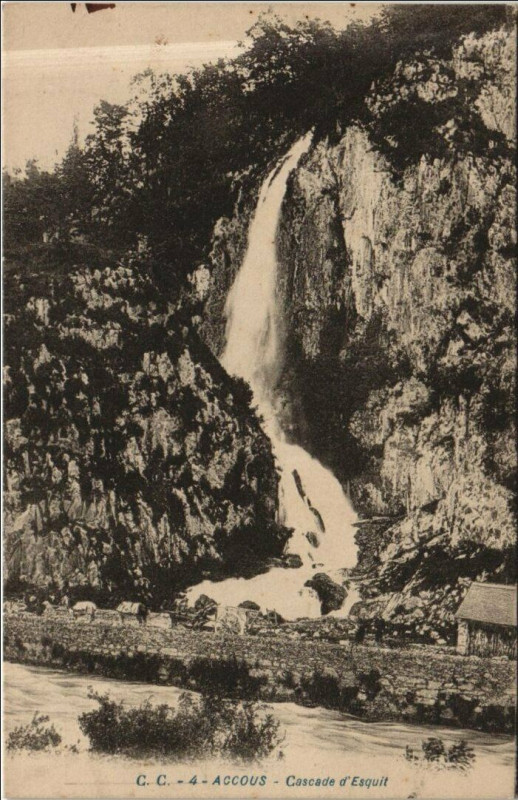 Carte postale ancienne Accous Cascade d'Esquit à Accous