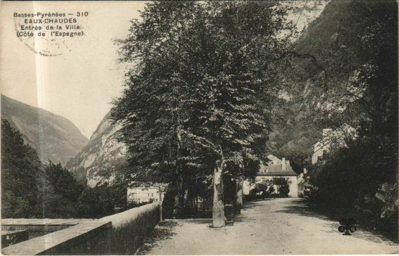 Carte postale ancienne Eaux-Chaudes Entree de la Ville