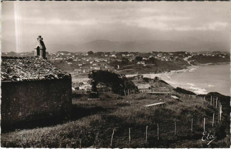 Carte postale ancienne Bidart La Chapelle des Marins et la Plage à Bidart