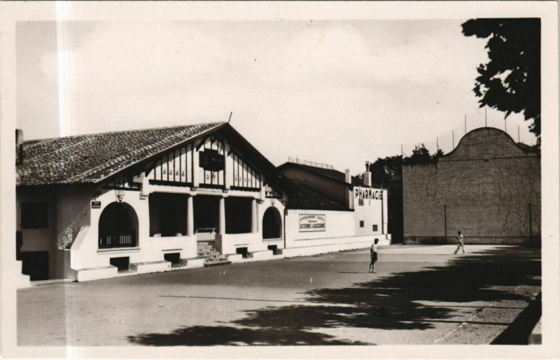 Carte postale ancienne Guethary Le Fronton et la Mairie