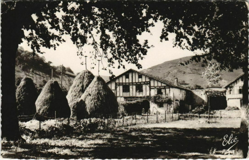 Carte postale ancienne Pays Basque - Ferme Basque Typique