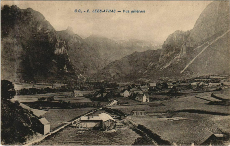 Carte postale ancienne Lees-Athas Vue Generale