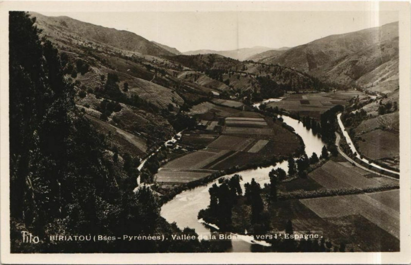 Carte postale ancienne Biriatou Vallee de la Bidassoa vers l'Espagne à Biriatou