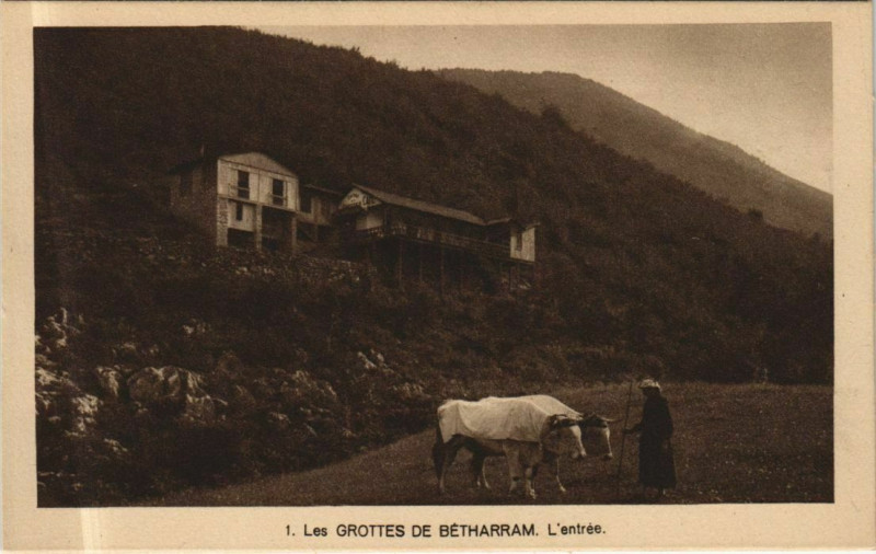 Carte postale ancienne Lestelle-Betharram Les Grottes de Betharram - L'Entree