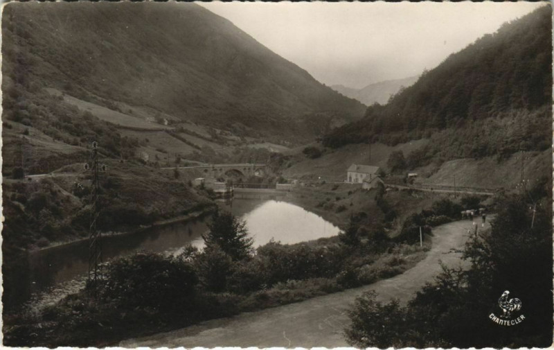 Carte postale ancienne Le Barrage et le Viaduc de Peilhou