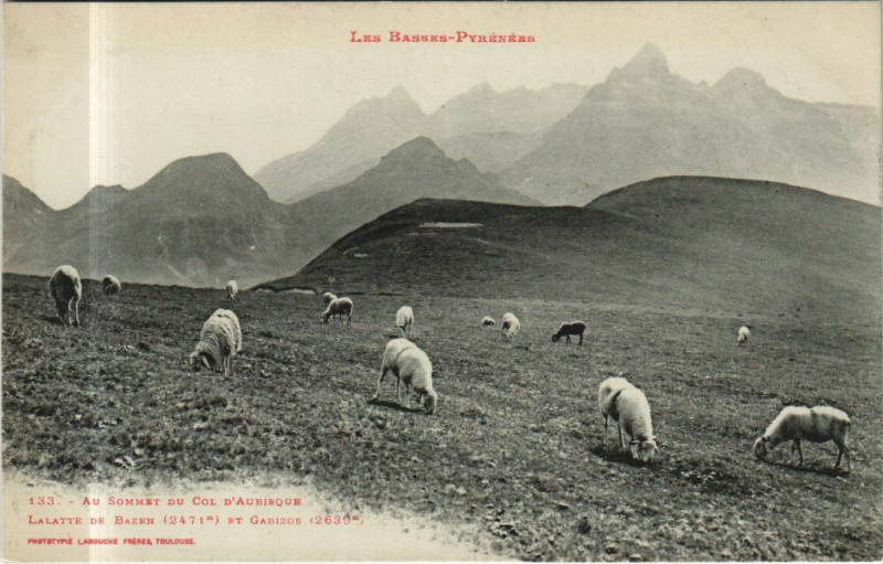 Carte postale ancienne Au Sommet du Col d'Aubisque - Lalatte de Bazen et Gabizos