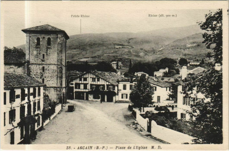 Carte postale ancienne Ascain Place de l'EGlise à Ascain