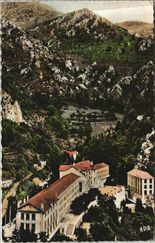 Carte postale ancienne La Preste-les-Bains Le Grand Hotel - La Villa Jeanbrau