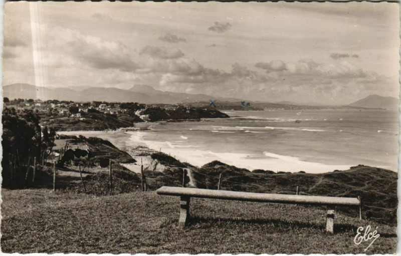 Carte postale ancienne Bidart La Plage - Au Fond les Trois Couronnes à Bidart