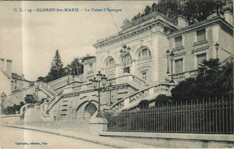 Carte postale ancienne Oloron-Sainte-Marie La Caisse d'Epargne à Oloron-Sainte-Marie