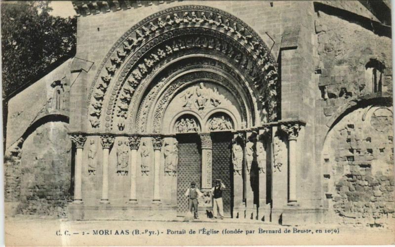 Carte postale ancienne Morlaas Portail de l'Eglise